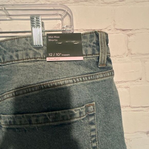 Wild Fable Women’s Mid-Rise Denim Jean Shorts – Size 12 – Medium Wash – New with - Picture 4 of 4